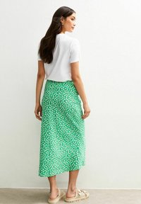 New Look FLORAL MIDI  - Pencil skirt - green pattern