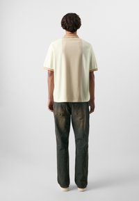 Don't Waste Culture GAIOZ UNISEX - Χαλαρό τζιν - brown