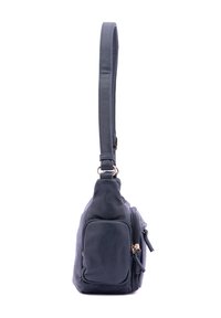 Borsa a mano in pelle grigia scura caratterizzata da una forma strutturata, una finitura testurizzata e una tracolla corta; include una tasca frontale con zip.