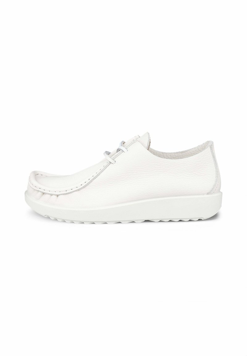 Scarpe in pelle bianca con punta arrotondata, dettagli cuciti e una suola bianca leggera. Presentano due asole per i lacci.