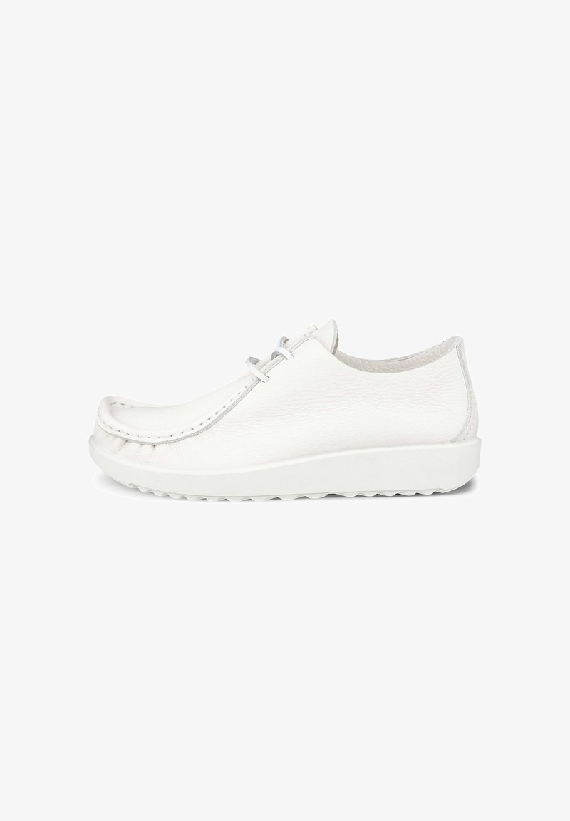 Scarpe in pelle bianca con punta arrotondata, dettagli cuciti e una suola bianca leggera. Presentano due asole per i lacci.