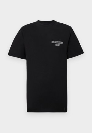 Tricou din bumbac negru cu mâneci scurte și guler rotund, având un logo imprimerat alb pe partea stângă a pieptului. Textură netedă, croi standard.