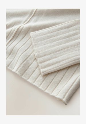 Maglione a coste in un beige chiaro. Presenta una texture morbida con linee verticali e un polsino ripiegato. Il materiale sembra accogliente e caldo.