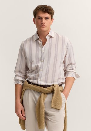 GESTREIFT MIT KENTKRAGEN - Hemd - braun