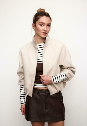 SOFT-TOUCH BOMBER - Letná bunda - white