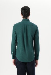 Tommy Hilfiger MICRO GINGHAM SHIRT - Camicia - ornamental green