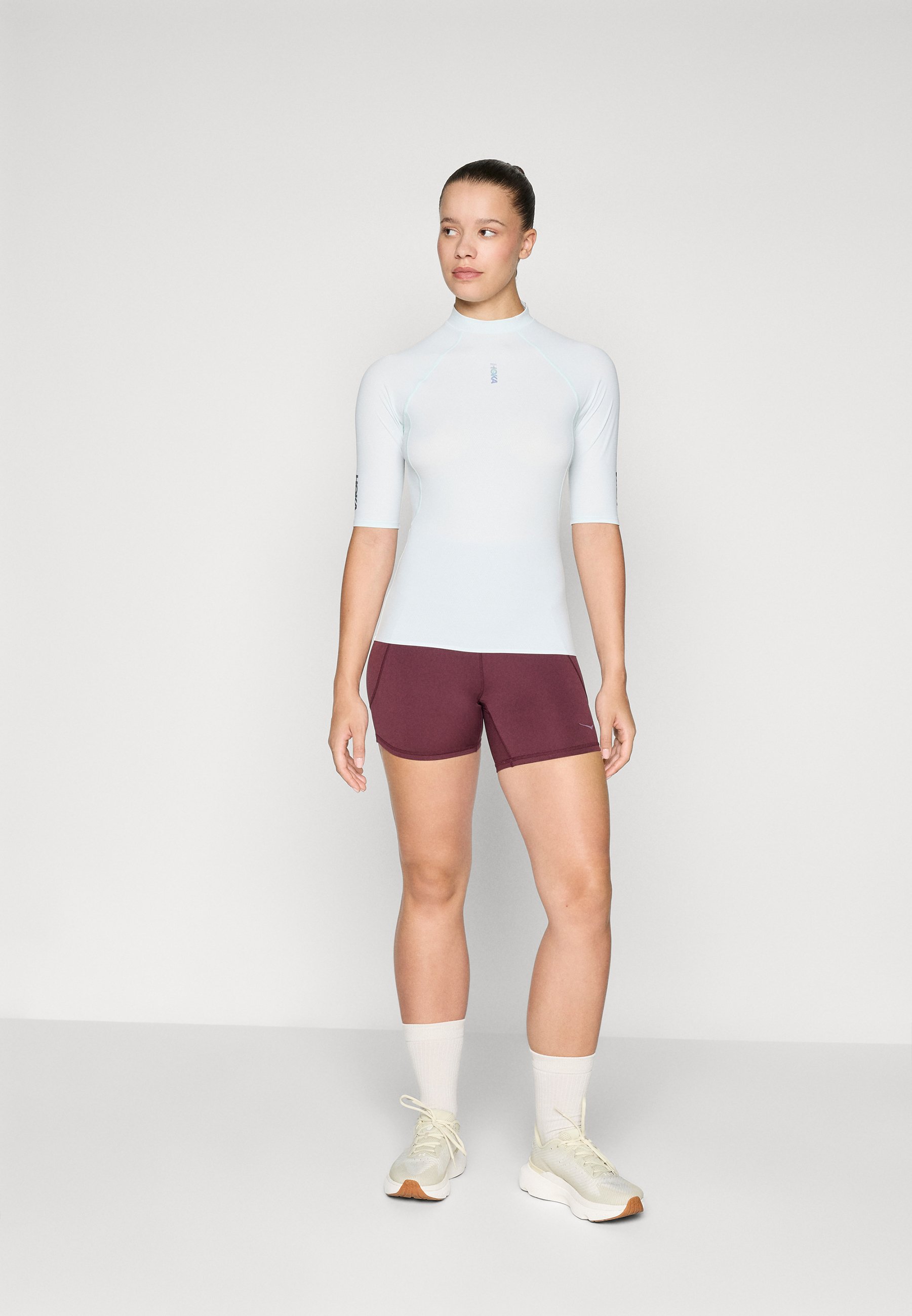 HOKA SKYBREEZE SHORT SLEEVE - Sports T-shirt - tundra/white
