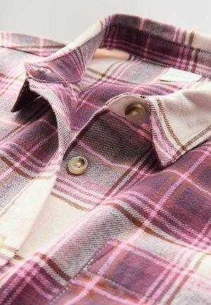 Karierte Bluse in lila, pink und beige Tönen, aus strukturiertem Stoff mit einem knöpfbaren Kragen und zwei sichtbaren Knöpfen an der Blende.