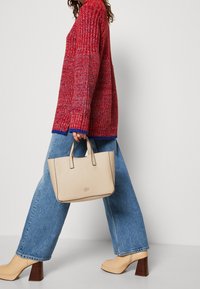 ARKET Sweter