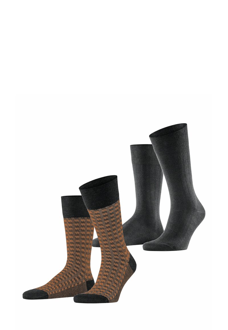 Zwei Paar Socken: ein Paar dunkelgrau mit einem gerippten Design und ein Paar mit orangefarbenen Rauten auf einem dunklen Hintergrund. Aus Baumwollmischung.