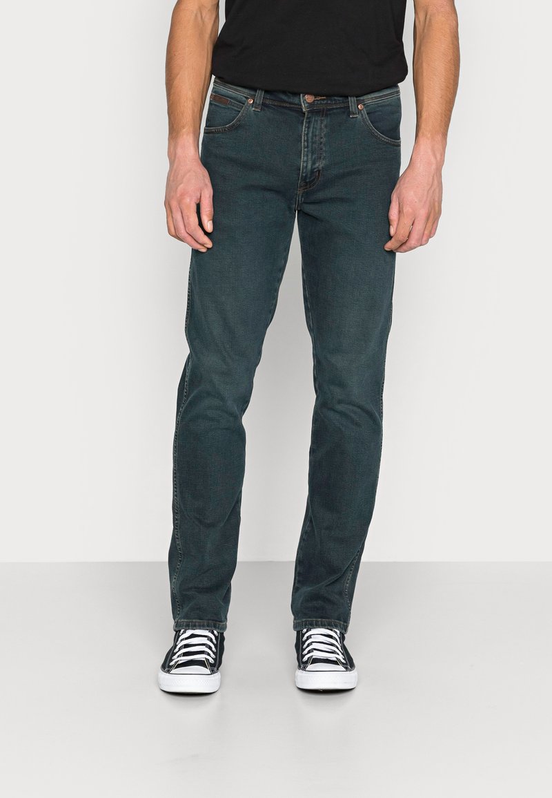 Wrangler TEXAS - Calças de ganga de perna direita - dark duster