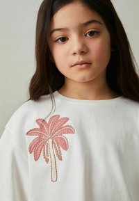 Reiss REISS PALMER COTTON PALM TREE CROPPED T-SHIRT - Trükipildiga T-särk - ivory