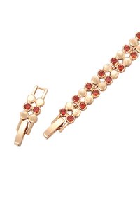 Kultaketju ja siihen sopiva kiinnitys, joissa on punaisia jalokiviä aseteltuna kukkakuvioksi valkoisella taustalla.