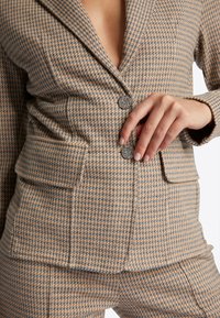 Rich & Royal IM JACQUARD-MUSTER - Blazer - natural clay