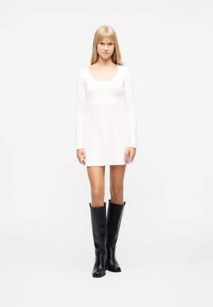 TWIST SWEATER MINI DRESS - Strikkjoler - white