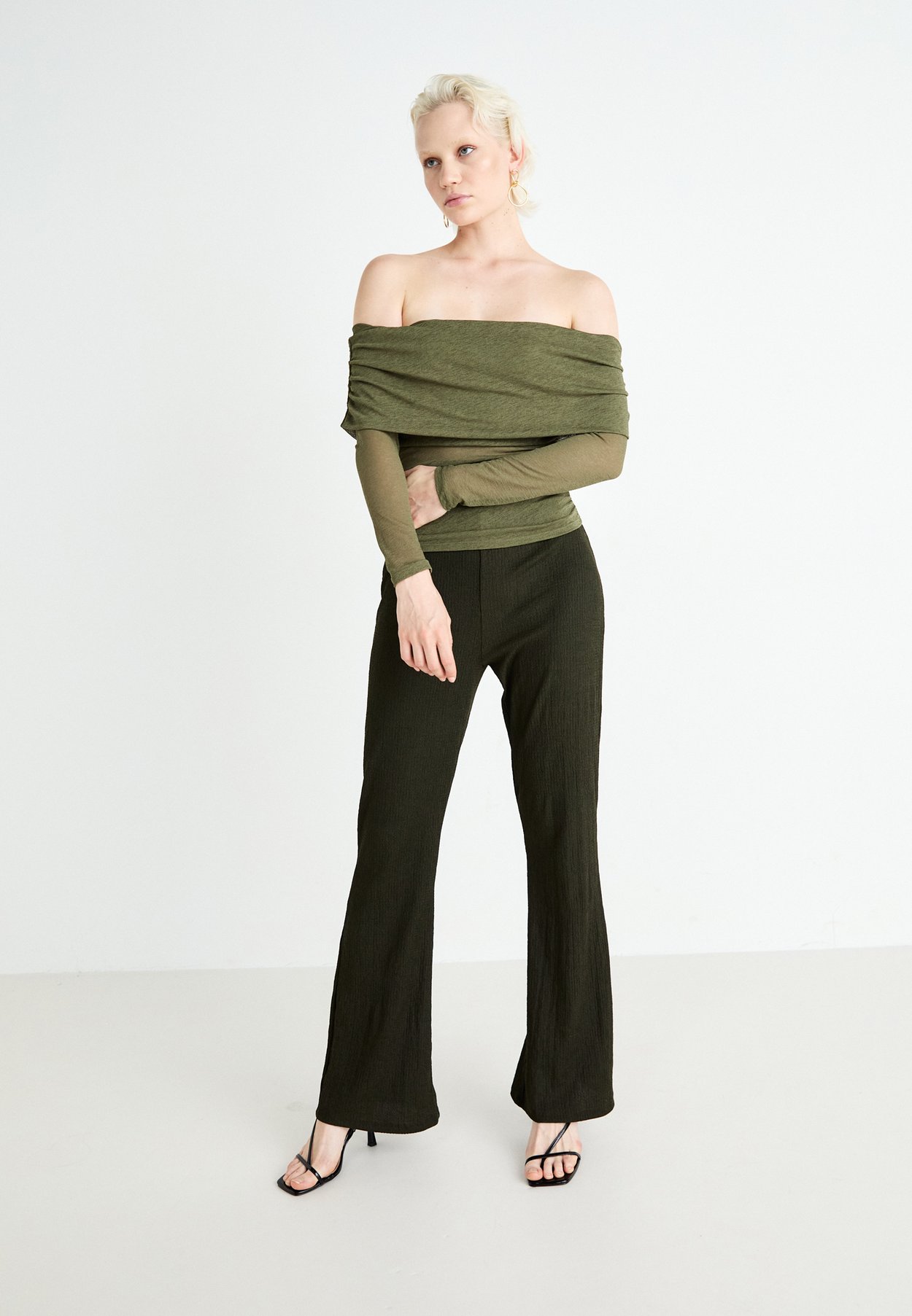 ONLUMA OFF SHOULDER 