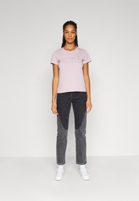 Levi's® THE PERFECT TEE - T-shirt imprimé - shimmer bw keepsake lilac