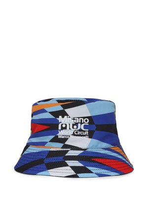 Cappello a secchiello con un motivo geometrico colorato che include blu, nero, rosso e arancione. Include testo bianco: "Misano World Circuit Marco Simoncelli."