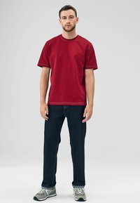 Next T-SHIRT. - Tricou basic - burgundy red contrast stitch