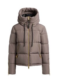Gewatteerde, taupe jas met een hoge kraag, dubbele ritssluitingen en accenten van goudkleurig beslag. Voorzien van verstelbare koordjes op de capuchon.