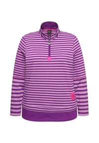 Lila gestreifter Fleece-Pullover mit hohem Kragen, halber Reißverschluss und pinkfarbener Logopatch. Verfügt über lange Ärmel und strukturiertes Material.