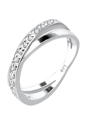 Sterling sølv ring med dobbelt bånd; det ene sat med små klare sten i en række, med en glat, poleret overflade og afrundede kanter.