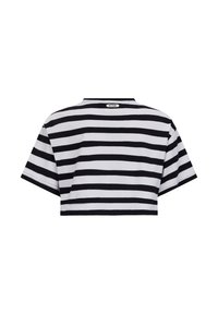 Skrojona koszulka z poziomymi czarno-białymi paskami, krótkimi rękawami, okrągłym dekoltem i metką z tyłu.