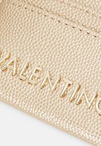Valentino Bags DIVINA - Lompakko - oro
