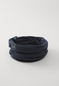 Marineblå multifunksjonal nakkesløyfe laget av myk stoff, med Buff-logo. Den er tubular med rynket tekstur, og ideell for forskjellige bruksområder.