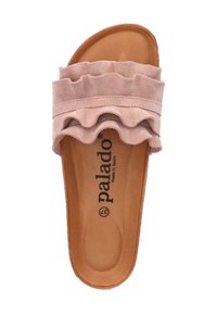 Lichtroze slidesandalen met een zachte suède bovenkant, voorzien van een golvende ruches ontwerp; leren inlegzool bedrukt met "palado Made in Spain."