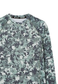 Koszulka z długim rękawem o wysokich właściwościach użytkowych w zielonym kamuflażu z szarymi i białymi akcentami. Wykonana z gładkiego, elastycznego materiału z raglanowymi rękawami.