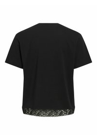 Haut noir à manches courtes avec une coupe droite et un détail en dentelle à l’ourlet, vu de dos sur fond blanc.