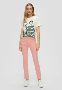 s.Oliver MID RISE - Jeans Slim Fit - pfirsich/black denim - Zalando.dk