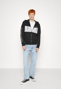 Lacoste - ZIPPED COLOURBLOCK HOODIE UNISEX - Felpa con zip - black/silver chine Immagine in miniatura 1