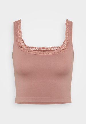 Roosa kampsun õlavarrelt avatud kaelusega, mille servadel on erakordsed pitsist ääred. Valmistatud pehmest ja venivast kangast, millel on kehaülesanne disain.