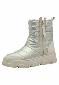 Dikke zilveren enkellaarsjes met een gestructureerd oppervlak, voorzien van een zijrits en een chunky witte rubberen zool met ribbels voor grip.