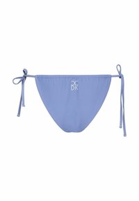 Šviesiai mėlynos bikini kelnaitės su šoninėmis raištelėmis, lygus audinys, logotipo detalė priekyje ir klasikinis siluetas, sukurtas reguliuojamam pritaikymui.
