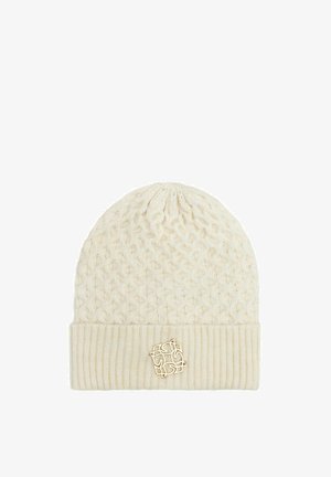 Czapka dzianinowa w kolorze kremowym z teksturowanym wzorem kabli. Posiada ściągacz i złotą dekoracyjną ozdobę z boku.