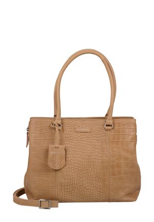 Tan leren tote bag met een krokodillenstructuur, dubbele ronde handvatten, een afneembare tag en metalen accenten. Ritssluiting en één schouderband.