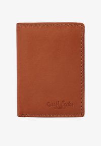 Unselected, hazelnut