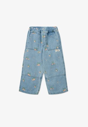 Rugalmas derékú, világoskék farmernadrág, ismétlődő barackmintával és több zsebbel.