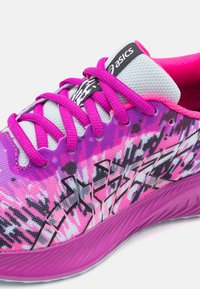 ASICS GEL NOOSA TRI 16 UNISEX - Chaussures de running sur route - bold magenta/white