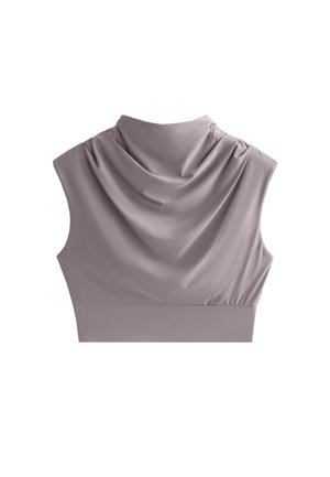 Ujjatlan, redőzött szürke crop top, lágy tapintással, magas nyakkal és testhez simuló hem. Simá szövet, diszkrét fényességgel.