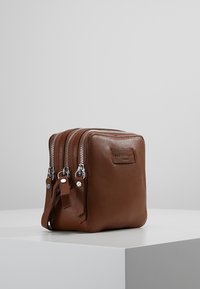 Liebeskind Berlin Taška s příčným popruhem - brown