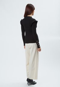 INFLUENCER DECORATIVE BUTTON - Maglione - black