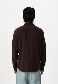 GAP BRUSHED UTILITY - Formalna srajca - dark brown