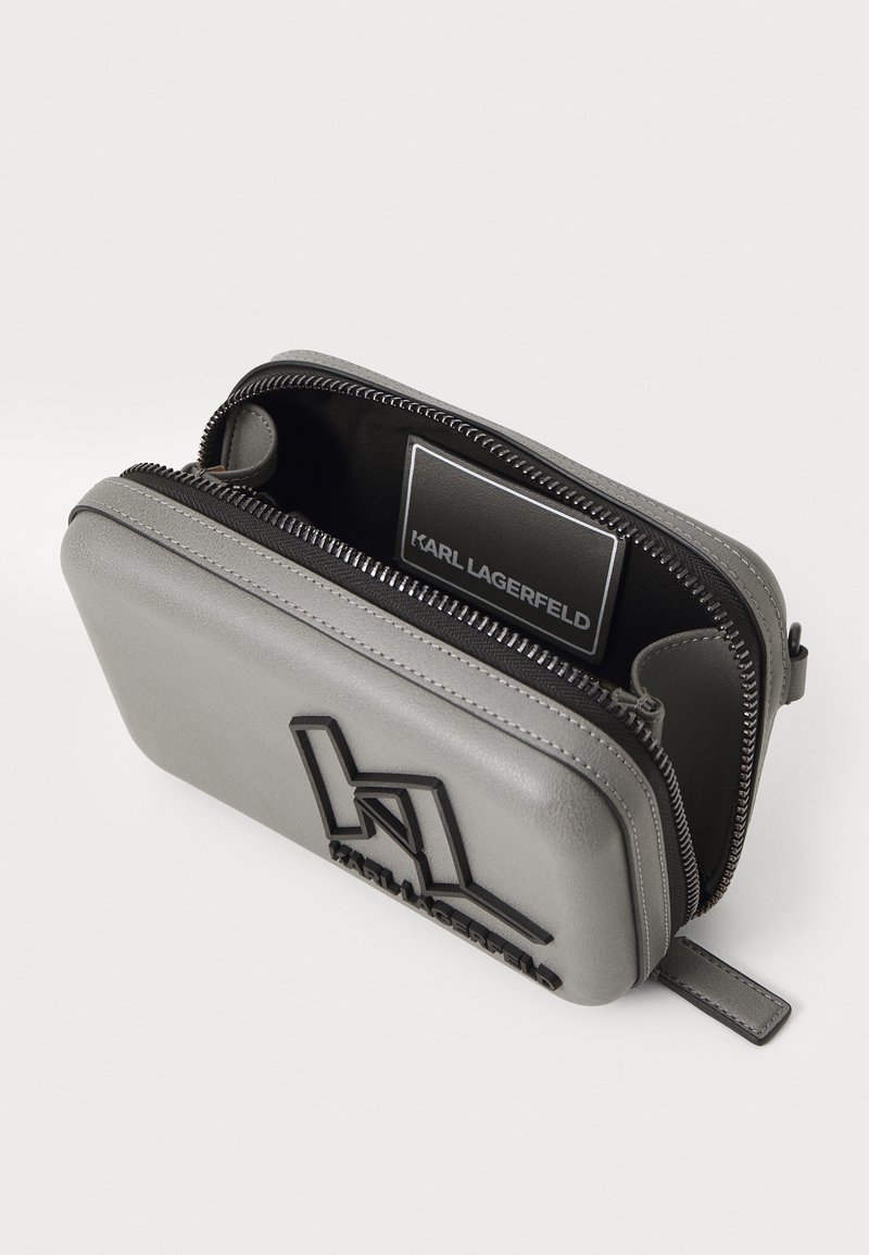 Karl Lagerfeld Black- Karl & Choupette Phone Pouch Universal Saffiano K&C NFT De