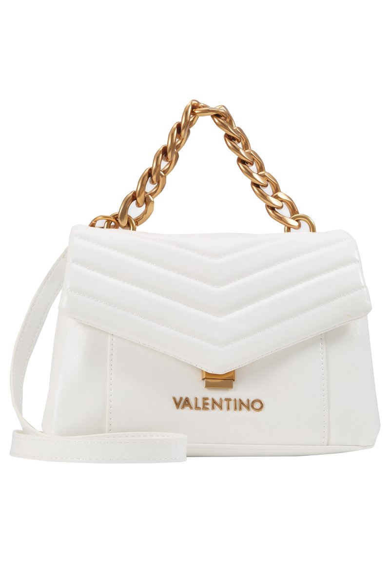 Vit läderhandväska med kviltat chevronmönster, guld kedjehandtag och lockstängning med "Valentino"-logotypen i guld.