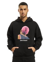 Sort hættetrøje med grafisk print af en figur med pink hår og teksten "power forward". Lavet af blødt stof med en rummelig frontlomme.