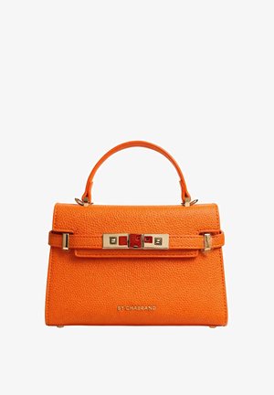 Sac à main en cuir orange texturé avec poignée supérieure et fermoir rectangulaire doré, marqué "BY CHABRAND" au centre avant.
